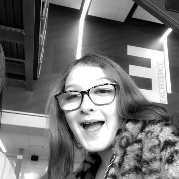 Meet your Posher, Lauren - Picture 1 of 1